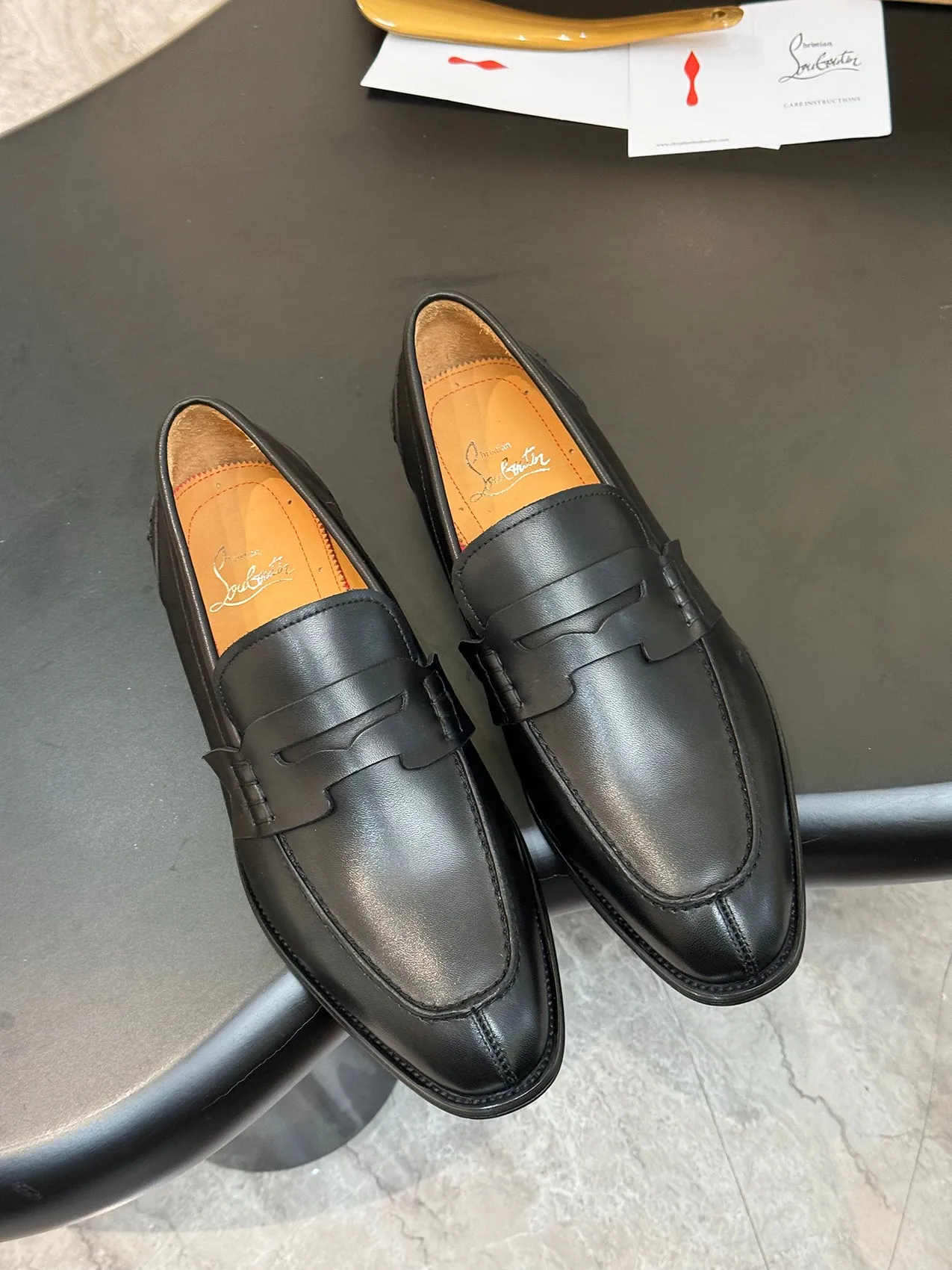 [CL red sole shoes] Top P: 1020💰 Size 39-44 (⚠️38.45.46.47 custom-made, non-returnable and non-exchangeable) 🆑High-end men's business formal leather shoes, original authentic top quality goods ••✅💯 Top original order purchasing agent! Original imported patterned cowhide ➕Imported cowhide lining ➕Cowhide feet ➕Original leather outsole~🉑️Feel free to compare the authentic ones!